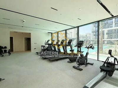 Beverly Boulevard, Arjan GYM View